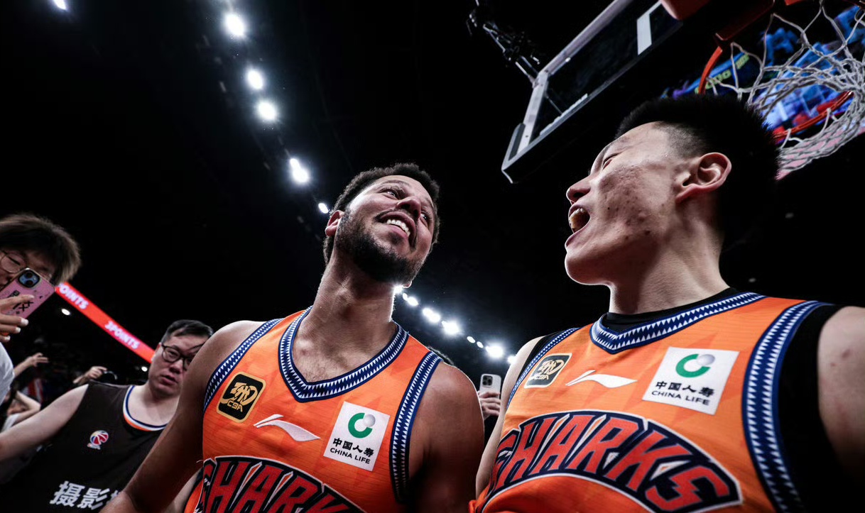 CBA季后赛赛程吃紧；密尔沃基雄鹿今晚主帅复盘；信心回归；身体对抗强度拉满的简单介绍