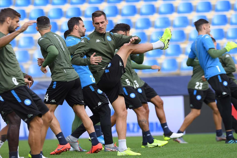 那不勒斯训练开放日，冲刺阶段战术微调引欢呼，欧篮联在即，年轻球员得到机会的简单介绍