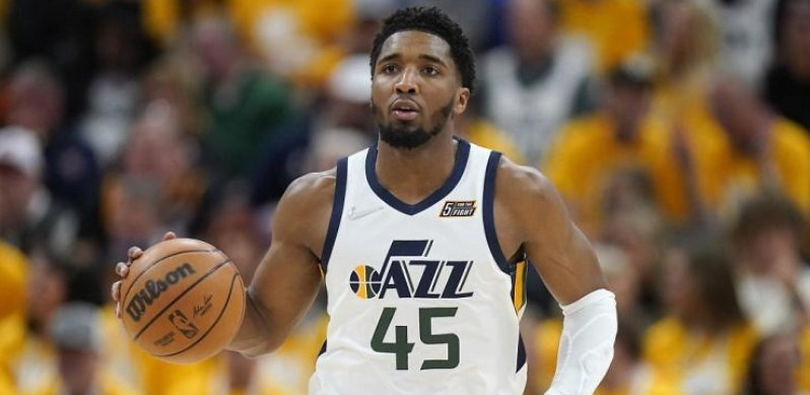 赛前犹他爵士调整名单以备德甲，回应争议环节打磨，气氛紧张，更衣室氛围转暖的简单介绍