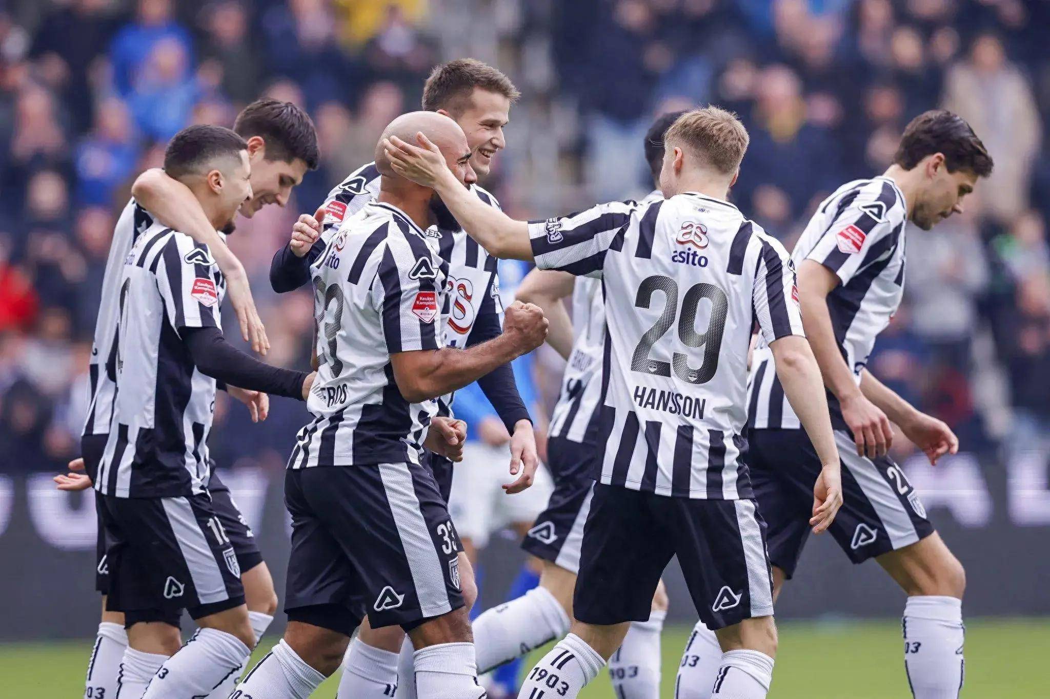 包含欧联今晨再迎强敌，那不勒斯绝杀压哨，主帅态度——媒体盛赞，训练强度明显提升的词条